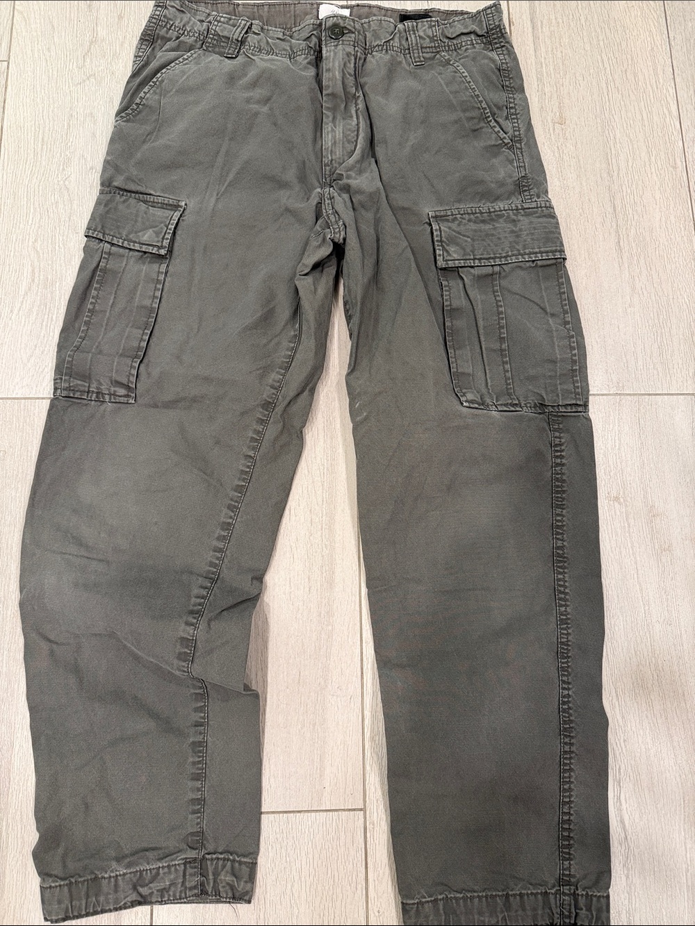H&M Men’s Olive Green Cargo Pants - Size 32 - EUC